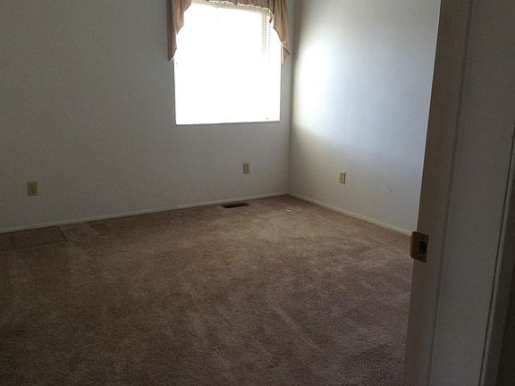 5th image of 720 Skyline Dr