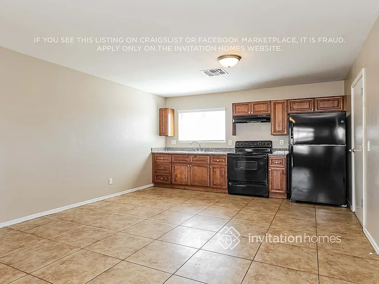 1429 S 14th Ave — Photo 5