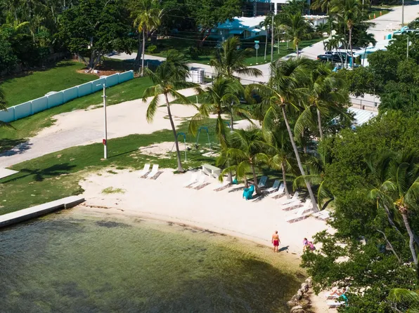 35 SE Marlin Ave, Key Largo, FL 33037