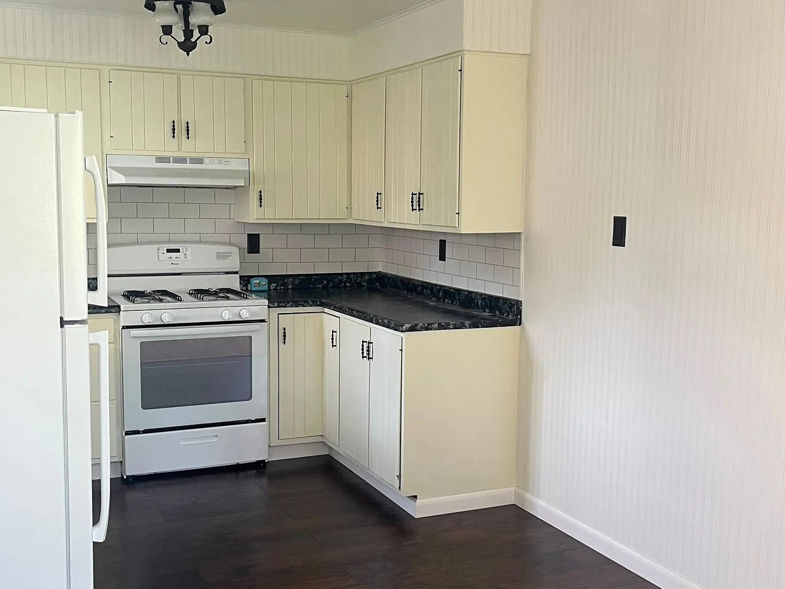 1041 Westview Dr — Photo 4