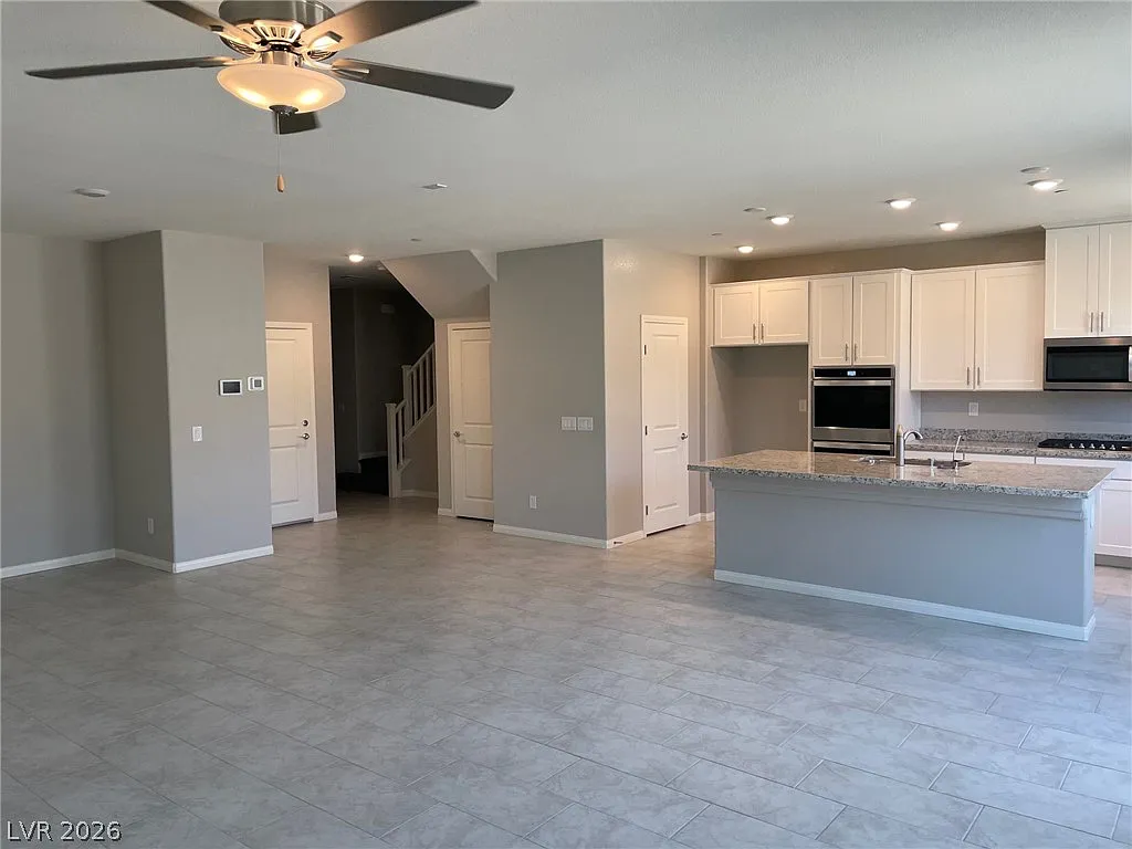 4 bed, 2.5 bath, 2126 sqft, $2,695 — Photo 4