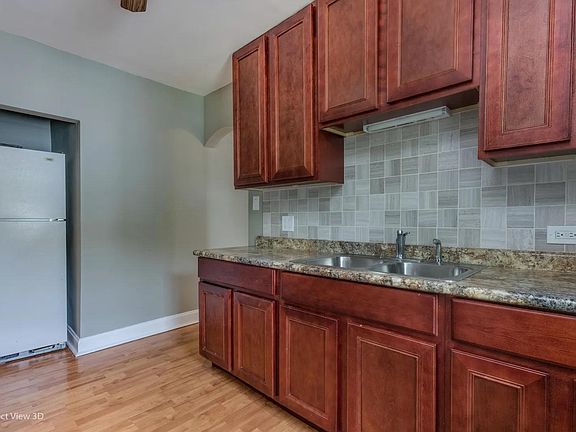 5th image of 115 E Red Oak St #2