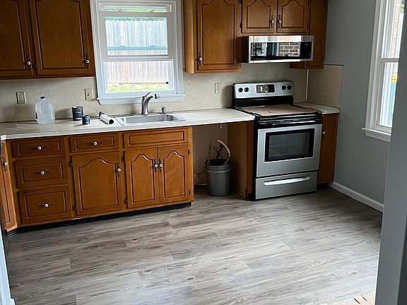 2nd image of 4051 Vaughn St
