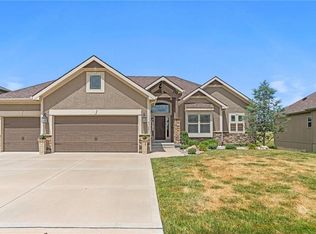 5100 NW Montebella Dr, Riverside, MO 64150