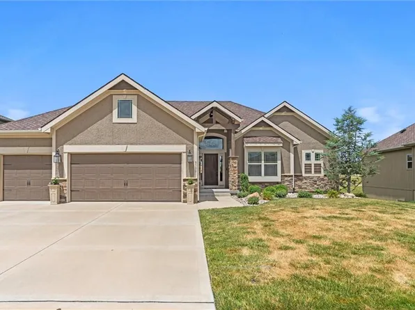 5100 NW Montebella Dr, Riverside, MO 64150