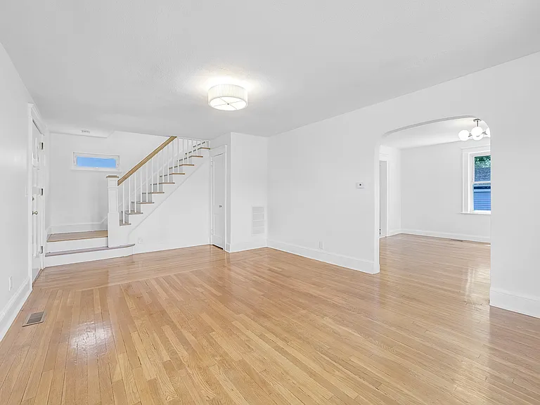 135 E Linden Ave — Photo 7