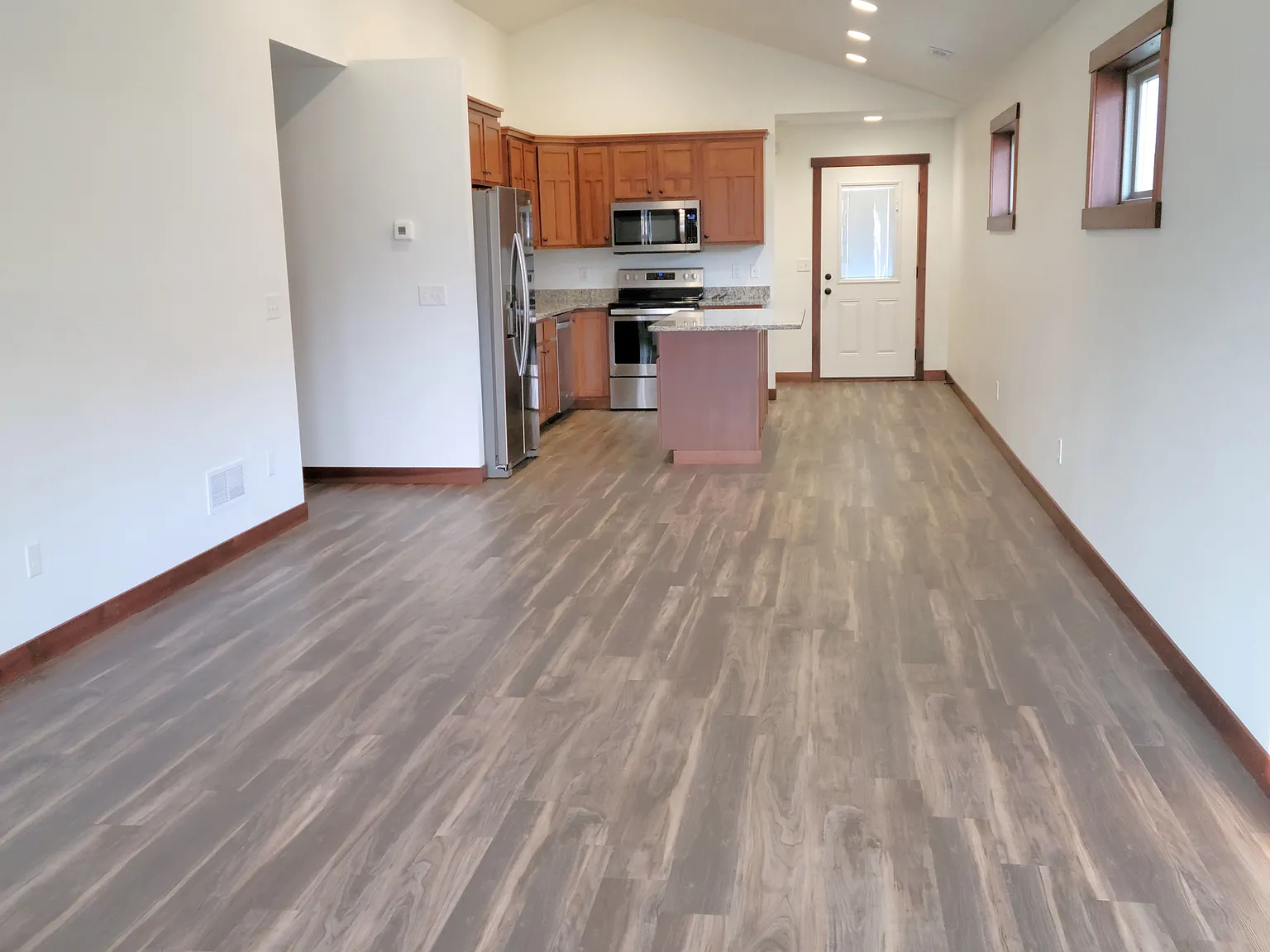 3 bed, 1464 sqft, $2,100 — Photo 3
