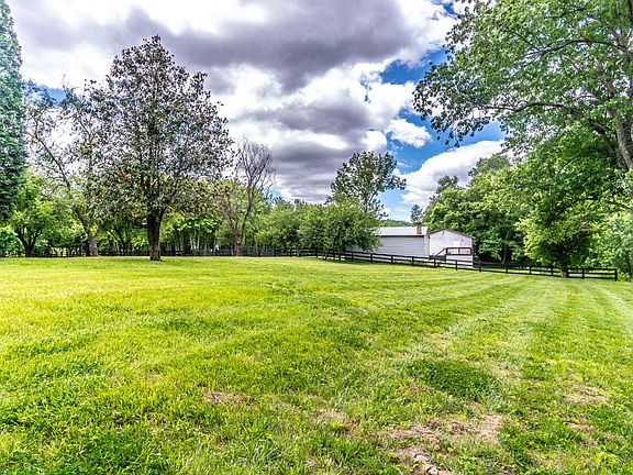 5th image of 2897 College Hill Rd