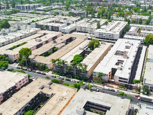 5415 Newcastle Ave, Encino, CA 91316