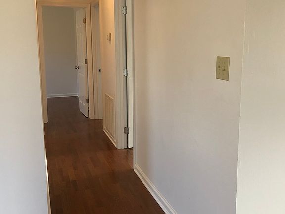 5th image of 4945 Craven Dr