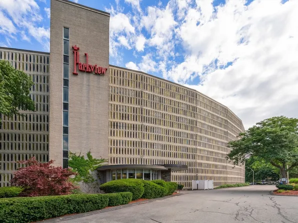 200 Swanton St APT 422, Winchester, MA 01890