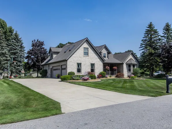 765 Lomasney Ln, Marysville, MI 48040