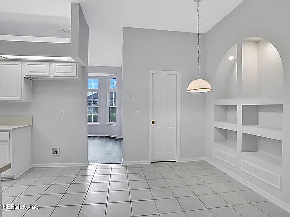 5th image of 353 Maplewood Dr