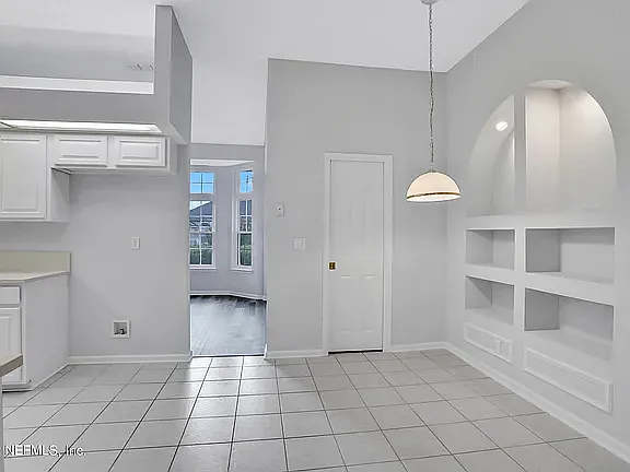 353 Maplewood Dr — Photo 5
