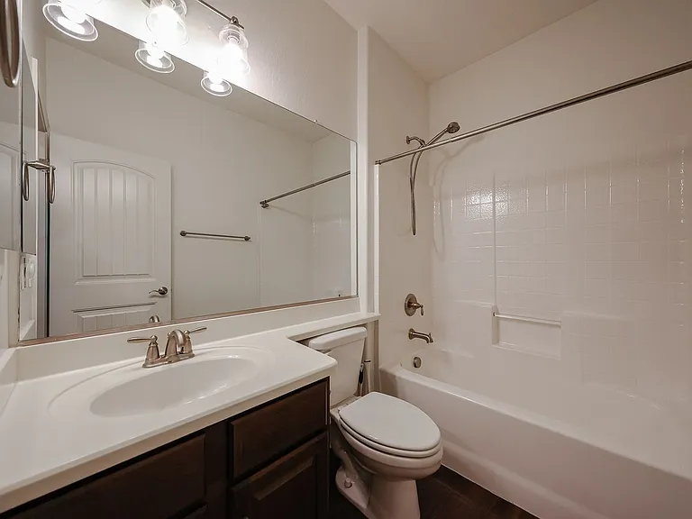 2744 E Donato Dr — Photo 5