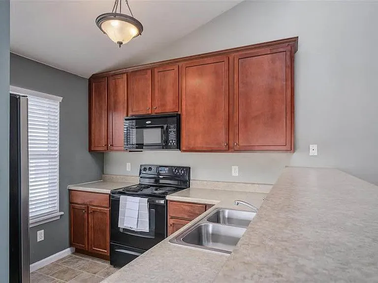 6302 Spring Creek Ln — Photo 9