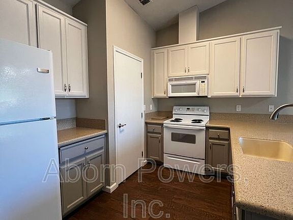 3rd image of 626 Pearl Pl APT D