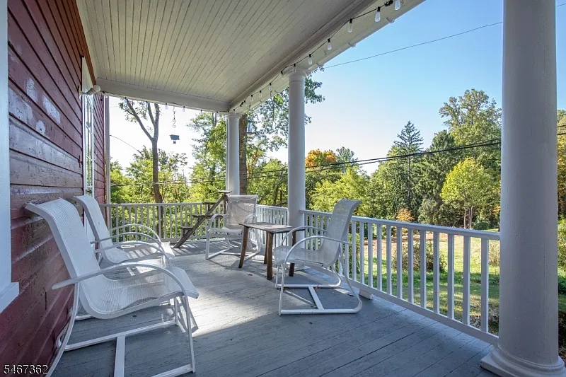2 bed, 1.5 bath, $3,750 — Photo 2