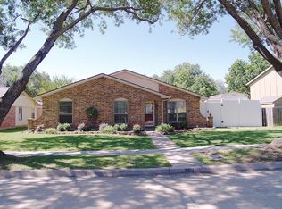 750 Holly Oak Dr, Lewisville, TX 75067