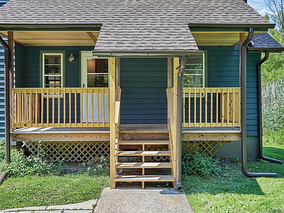 3rd image of 222 Bog Hollow Rd