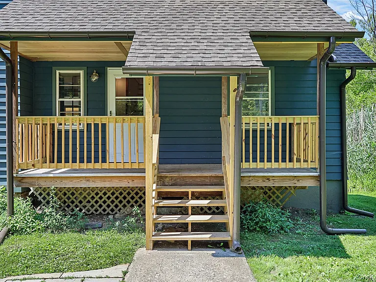 222 Bog Hollow Rd — Photo 3