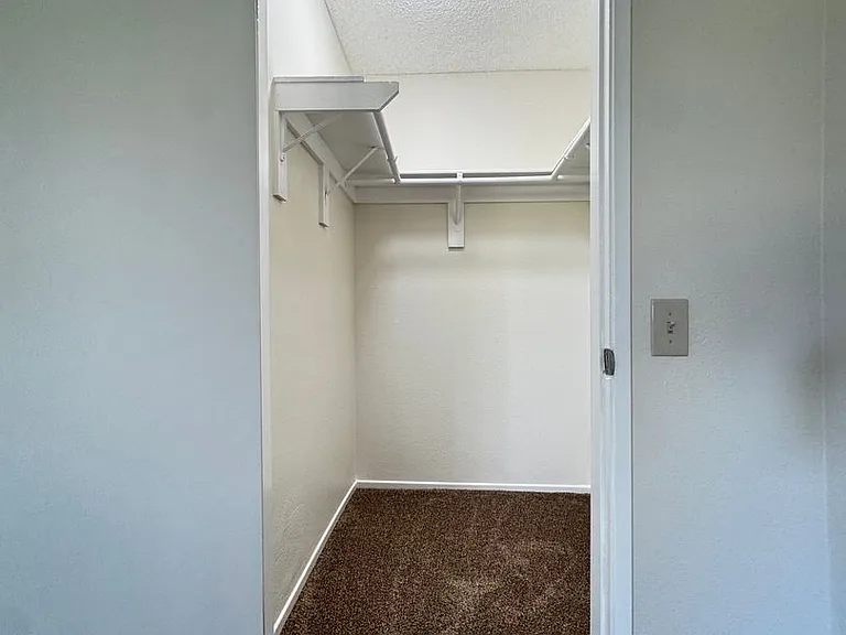 17740 Scherzinger Ln — Photo 35