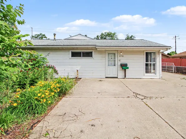 1711 Grove Rd, Ypsilanti, MI 48198