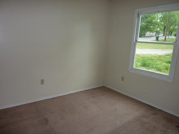 5th image of 129 Brush Hill Ct #13