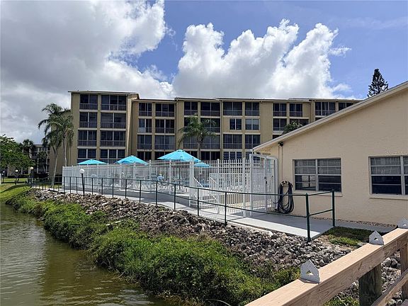 4th image of 3621 LAKE BAYSHORE DRIVE #J-403