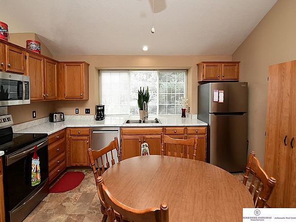 5th image of 10871 Mary St
