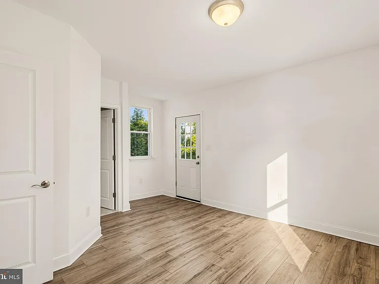118 Turner St — Photo 35