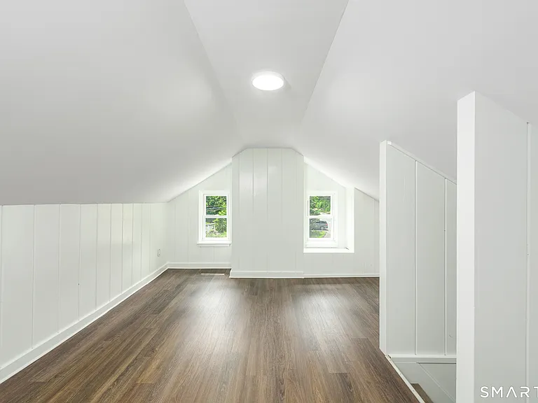560 Manchester Rd — Photo 32