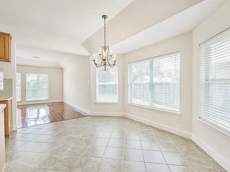 7 Heron Hollow Ct — Photo 17