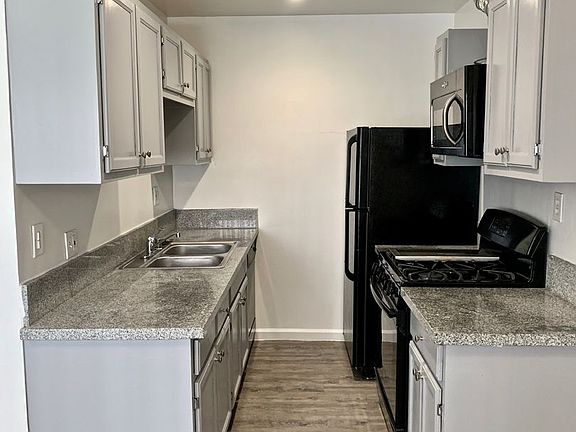 3rd image of 928 Albany St APT 3