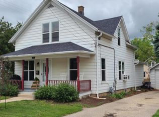 408 E Jefferson St, Burlington, WI 53105