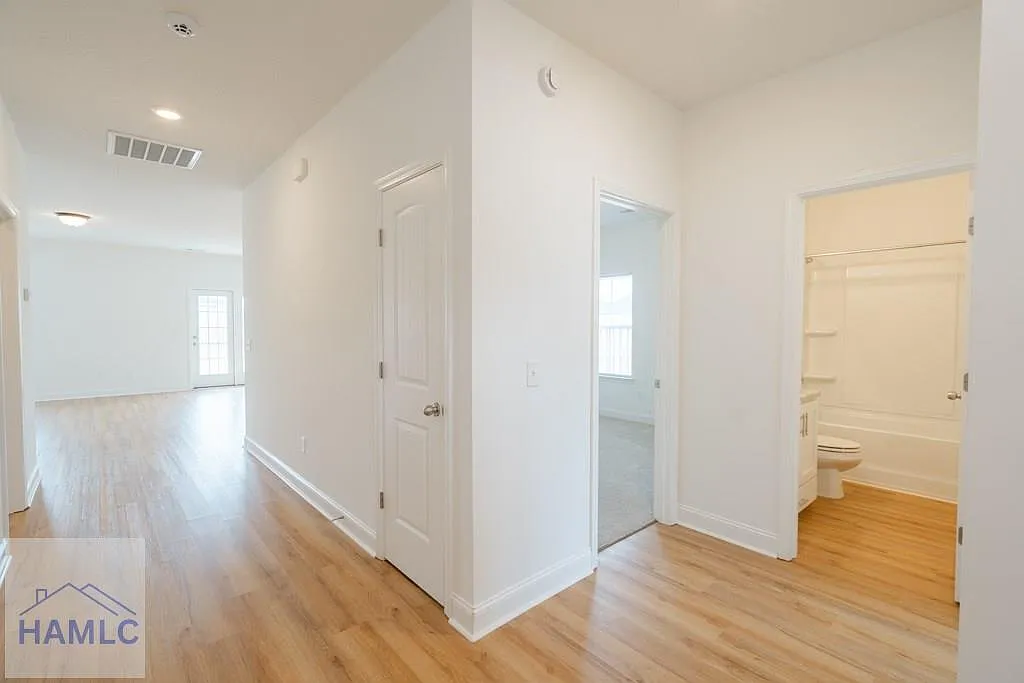 3 bed, 2.0 bath, 1544 sqft, $2,100 — Photo 4