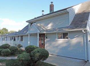 5 Ridge Ln, Levittown, PA 19055