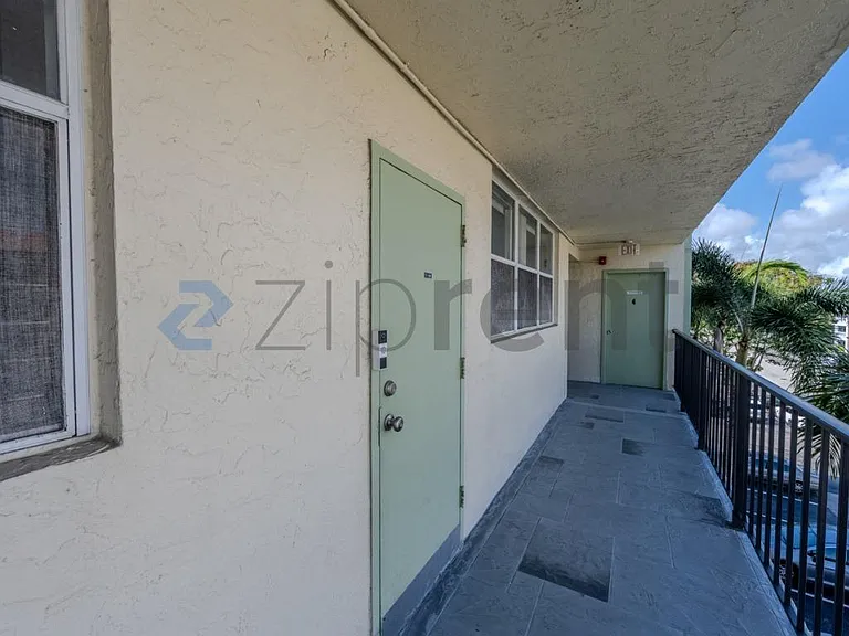 5300 NE 24th Ter #430C — Photo 4