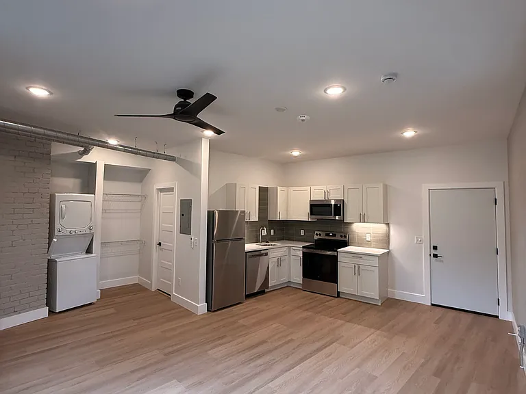 510 W Liberty St #12 — Photo 9