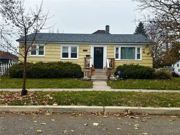 702 Knickerbocker Dr, Watertown, NY 13601