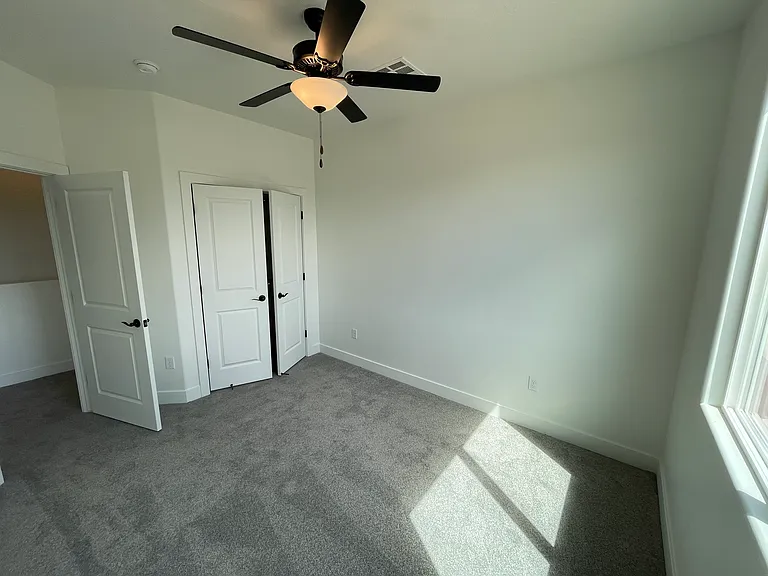 258 N 2470 W — Photo 8