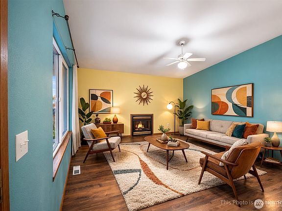 4th image of 1008 Puget Street NE