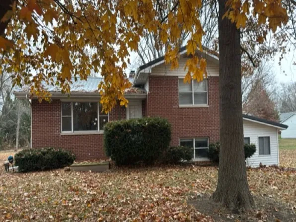 301 W Main St, Colfax, IL 61728