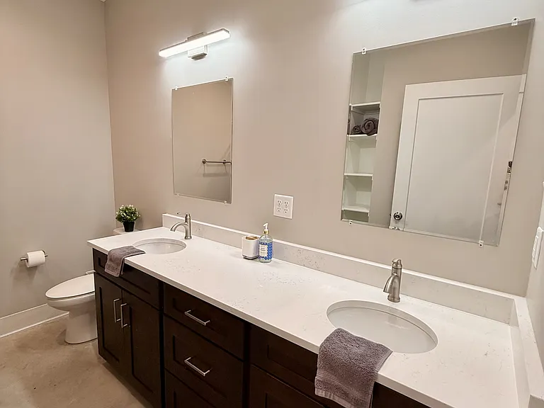 3933 Kenwood Ave — Photo 11