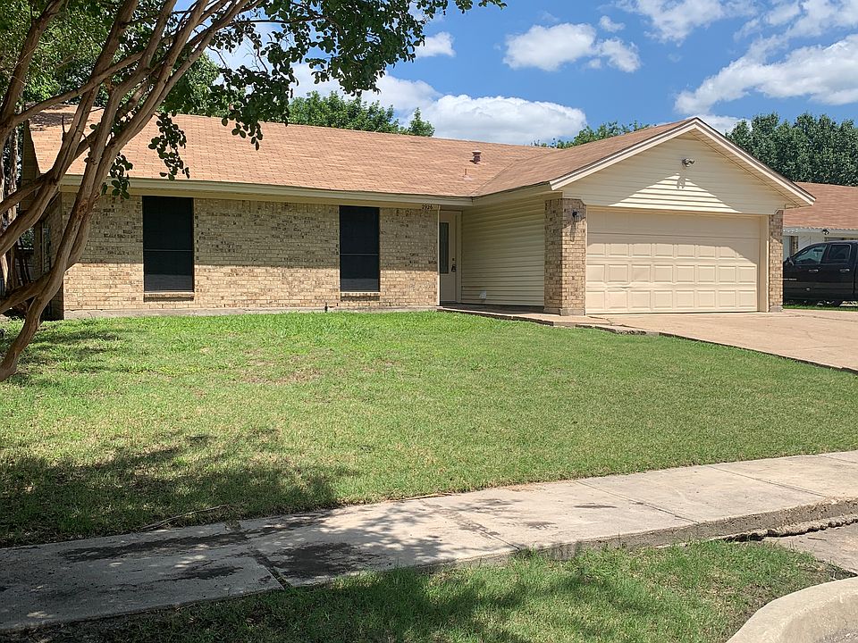 1st image of 2926 Lake Park Dr