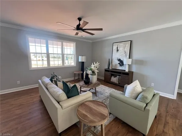 612 Carolina Ave, Yadkinville, NC 27055