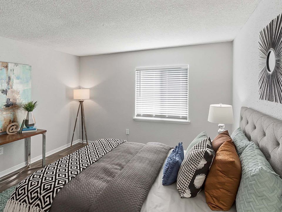 2nd image of 3210 S Semoran Blvd #1