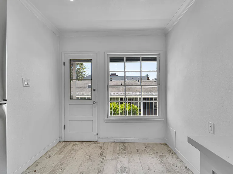10706 Holman Ave — Photo 18