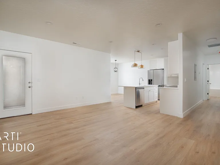 1020 E 20 N — Photo 5
