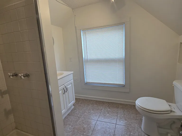 824 N Liberty St — Photo 15